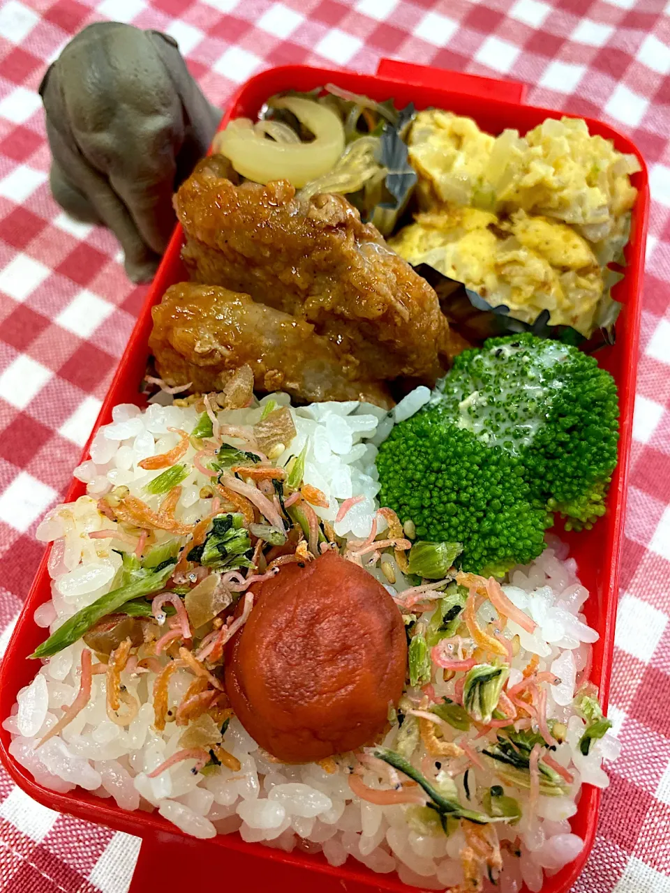 ポークチャップ　チャプチェ　玉ねぎオムレツ　ブロッコリー🥦 弁当|Kumiko Kimuraさん