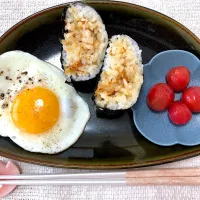 Snapdishの料理写真:おにぎらずな朝ごはん♡|piさん