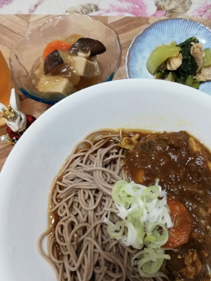 Snapdishの料理写真:8/26
カレー蕎麦と作りおきでランチだよ😋|たえさん