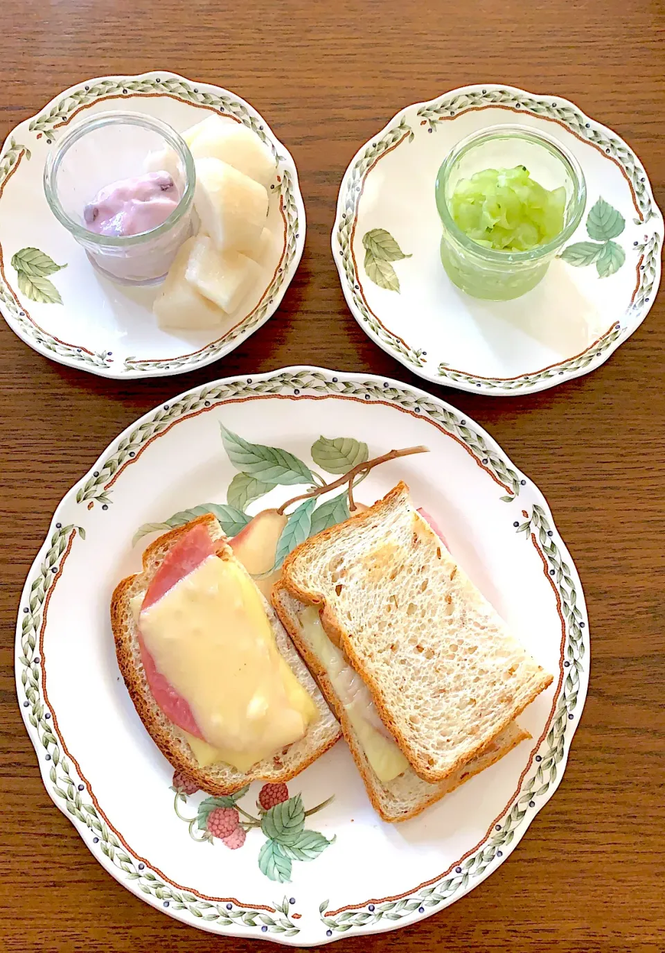 ハムチーズトースト🧀🥒🍐今日の昼食20200826|rococoさん