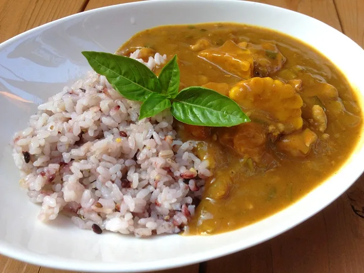 ✽鶏と夏野菜のエスニック風カレーライス🍛✽|＊抹茶＊さん