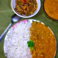 Snapdishの料理写真:Yellow Lentil with Rice and crispy lady finger🍚💛|Dimpyさん