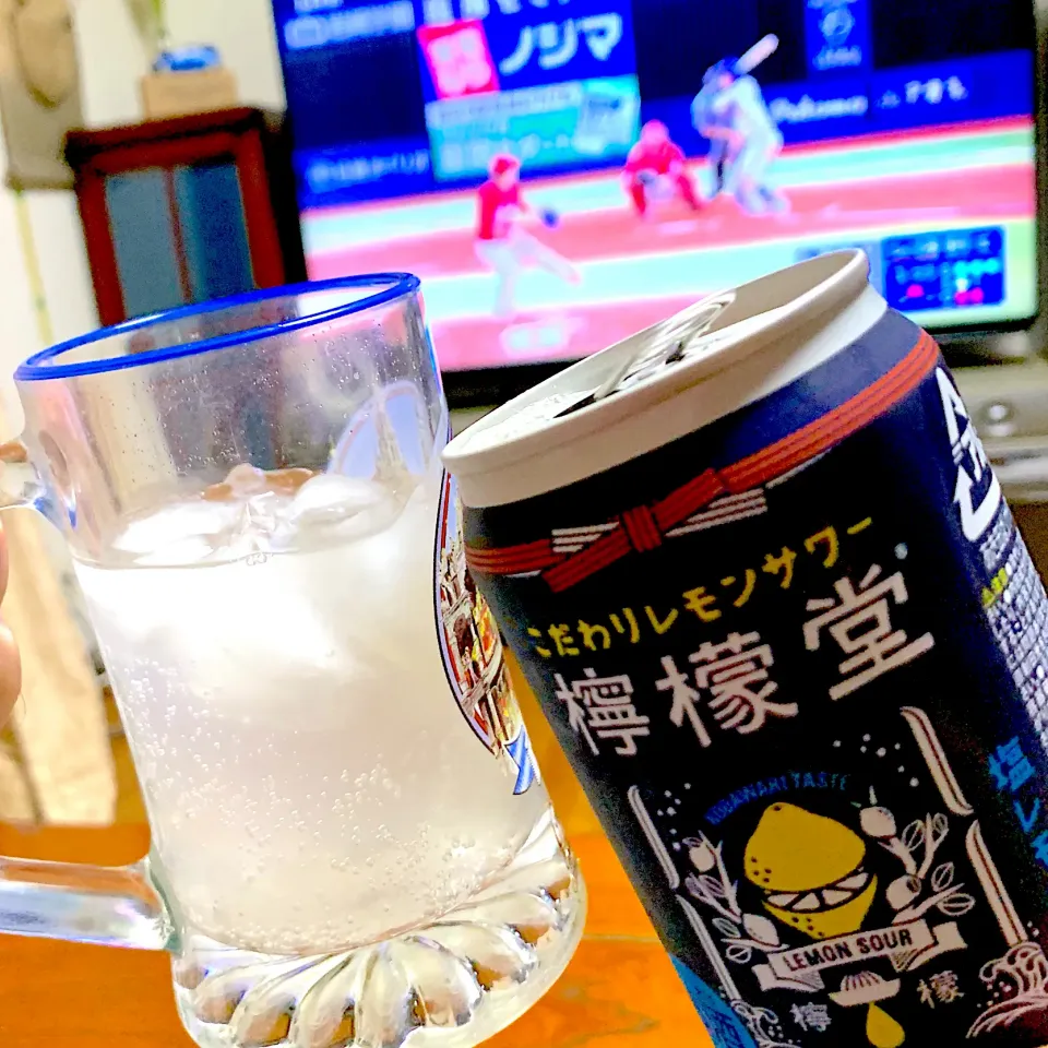 こだわりのレモンサワー 檸檬堂🍋今日はアルコール7％で野球テレビ観戦|シュトママさん