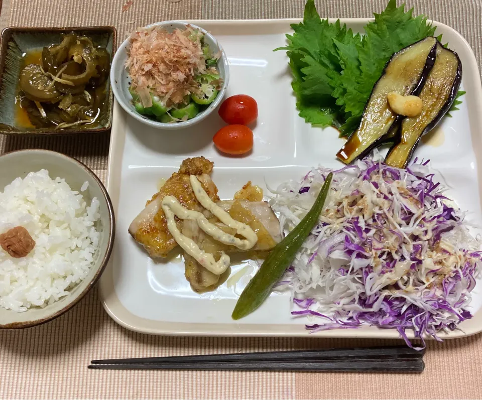 白身魚のオリーブオイル焼きと夏野菜たち|akkoさん