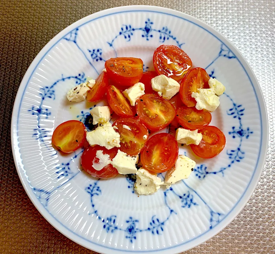 トマトとクリームチーズのサラダ🍅|rococoさん