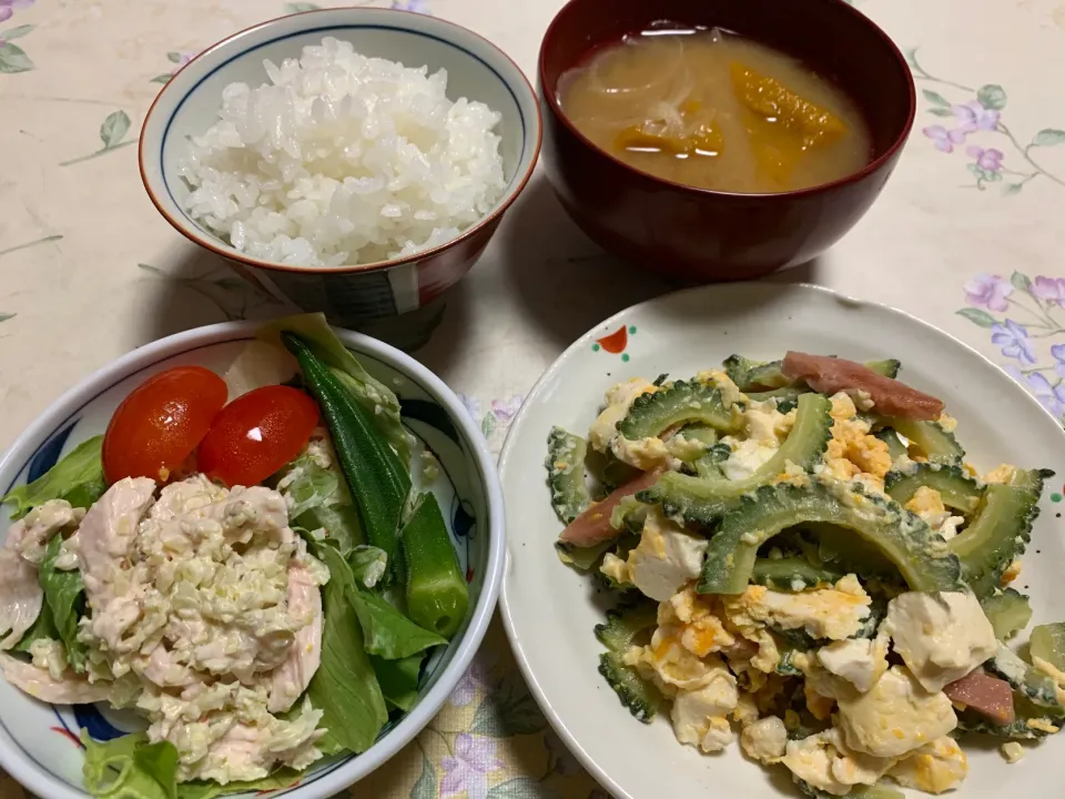 Snapdishの料理写真:朝ごはん、鶏ハムサラダ、南瓜味噌汁|Isimura Hidekiさん