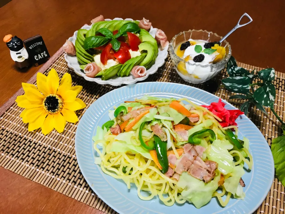 「塩焼きそば」と「カプレーゼ」|バシュランさん