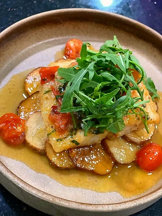 Pan Seared Fish with Tomato & Basil|Nerine by Eisyaramlanさん