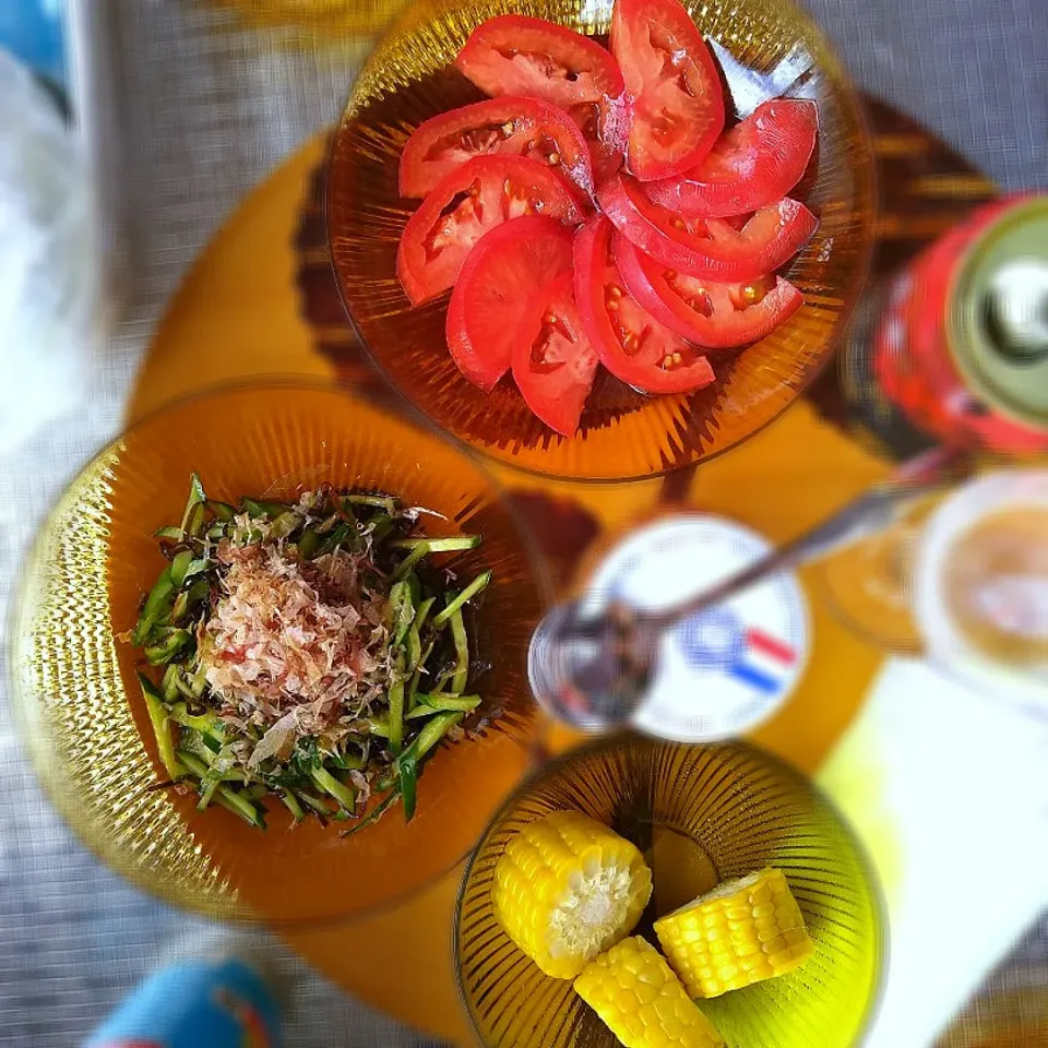 トマトサラダ　きゅうりの塩昆布和え　とうもろこし|古尾谷りかこさん