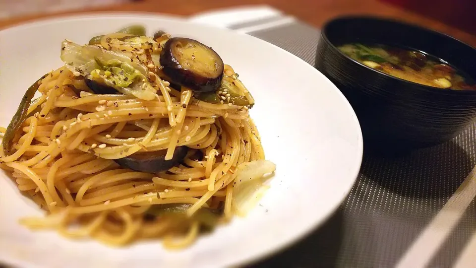 茄子とﾚﾀｽとﾋﾟｰﾏﾝの
ﾆﾝﾆｸからしﾎﾟﾝ酢ﾊﾟｽﾀ～🍝
の晩ごはん✨|kaz(*･ω･)さん