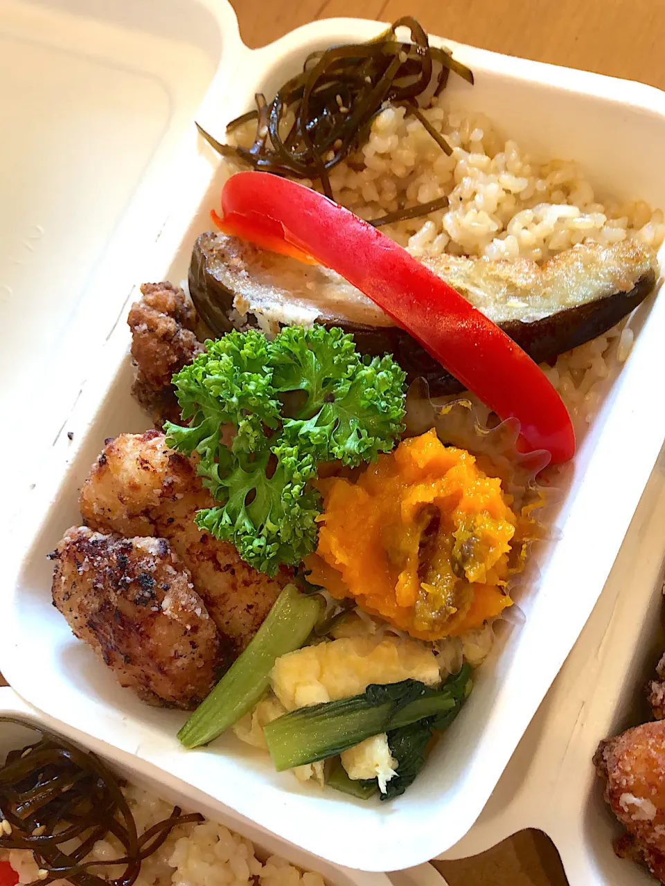 Snapdishの料理写真:鶏肉の塩麹漬け弁当|kurumiyoshidaさん