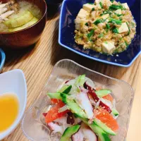 Snapdishの料理写真:夫の夕食記録　辛く無い麻婆豆腐、タコのサラダ|はなさん