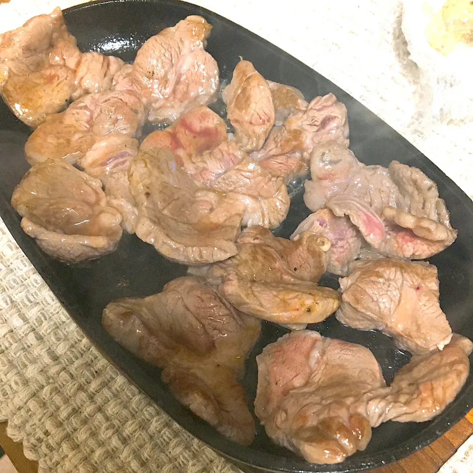 Snapdishの料理写真:生ラムステーキ（ジンタレにつけて）|marioさん