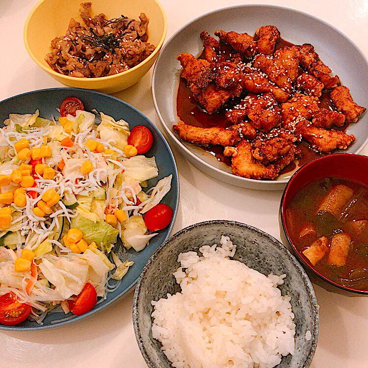 鳥の甘唐揚げ、肉炒め、サラダ、ご飯、赤味噌汁|nikotan.syさん