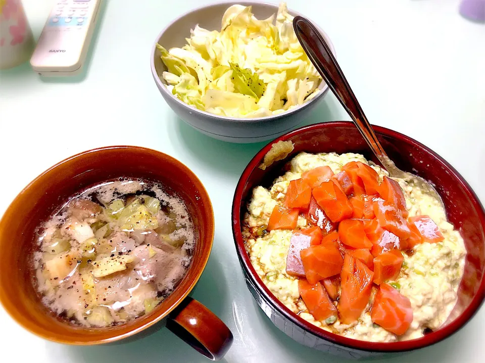 Snapdishの料理写真:アボカド豆腐とサーモンの丼|ﾘｮｳ@ふたごはん。の姉さん