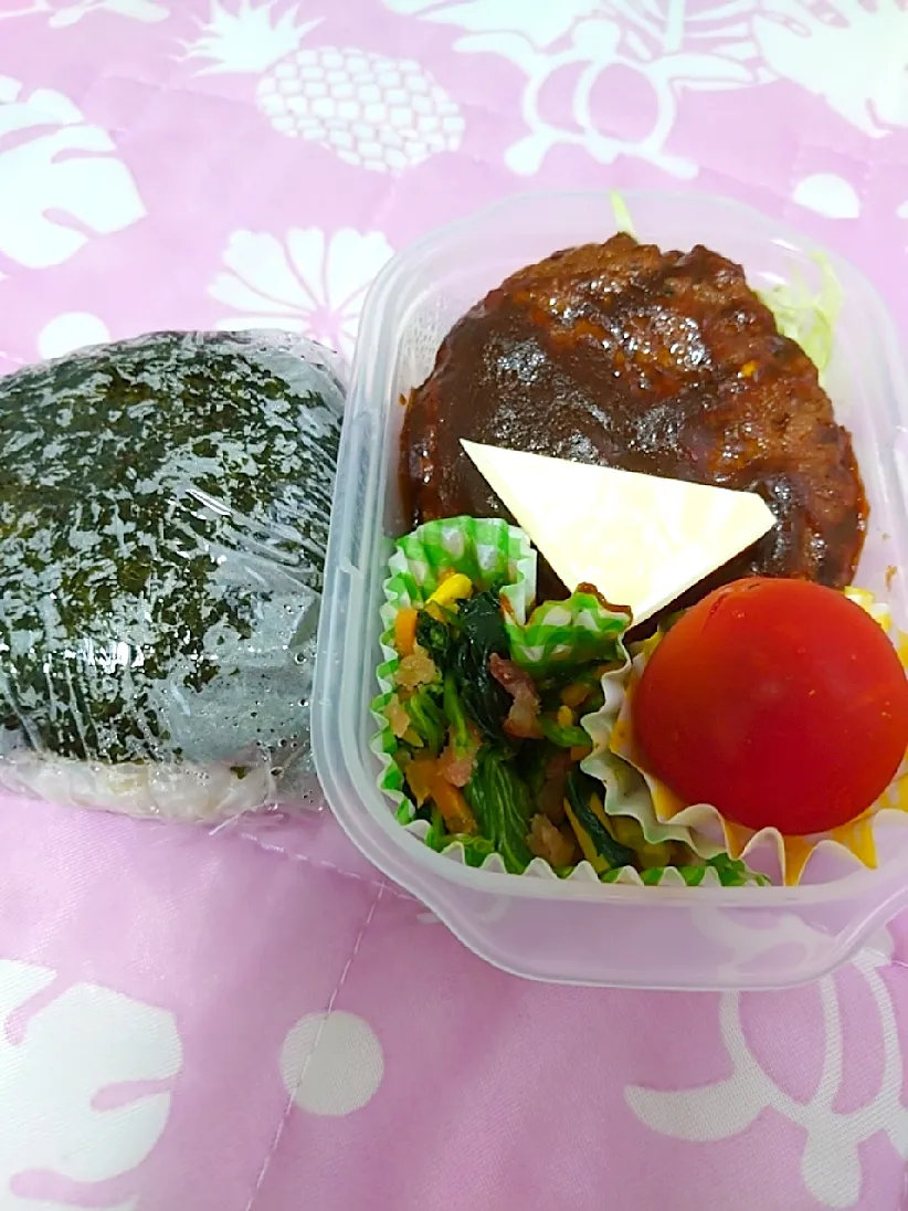 私のお弁当

簡単にハンバーグにチーズ
おむすび🍙|🍒ふみりん🍒さん