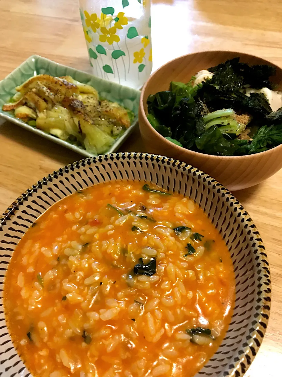 Snapdishの料理写真:アサリとトマトのリゾット🍅、お豆腐サラダ、焼きなすの黒胡椒&オリーブオイルかけ、義母特製の梅ジュース🤤|さくたえさん