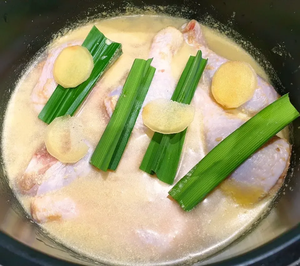 Snapdishの料理写真:envymaqueen's dish Rice Cooker Chicken Rice|envymaqueenさん