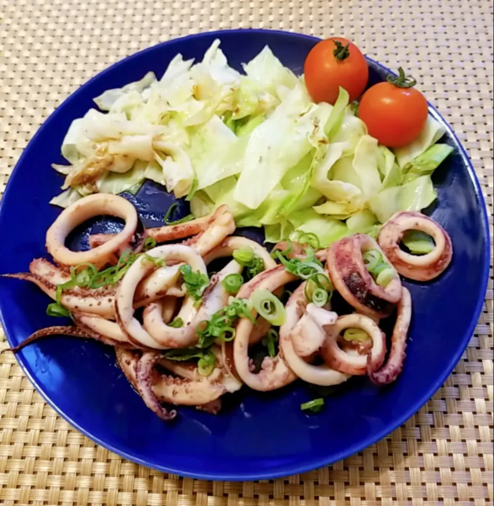 Snapdishの料理写真:ビールによく合うイカのにんにく生姜焼き|yoshiyoshiさん