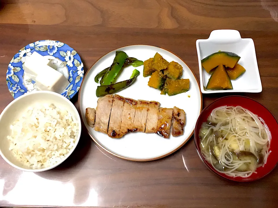 豚の味噌漬け焼き かぼちゃのごま和え  なすの煮麺 かぼちゃの煮物 冷奴|おさむん17さん