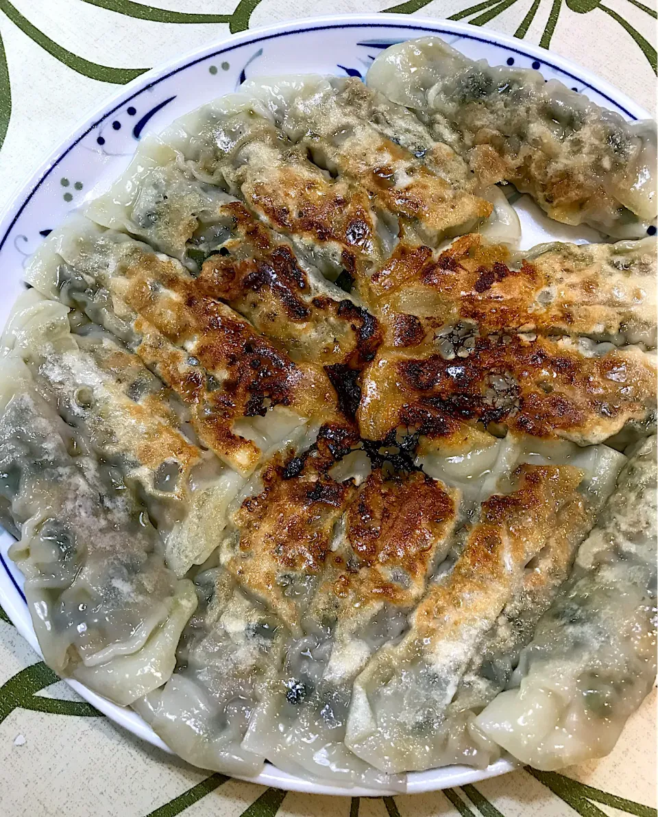 いろいろ入った棒餃子焼きました～💕|てるみさん