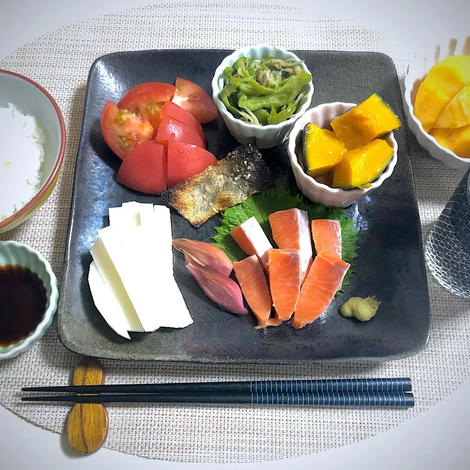 8/28晩ご飯：サーモンのお刺身|ななみんさん