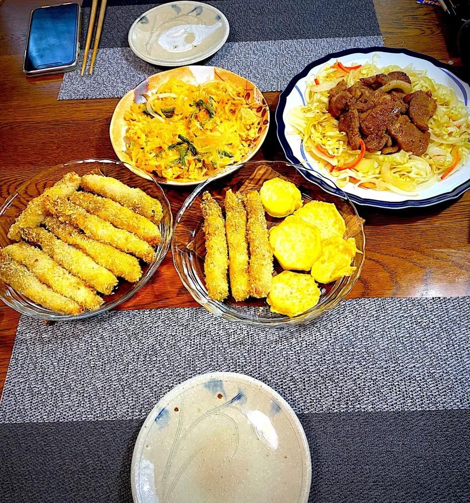 豚ロースの山賊焼きと野菜炒め、かき揚げの天とじ、アスパラ肉巻きフライ、芋天|yakinasuさん