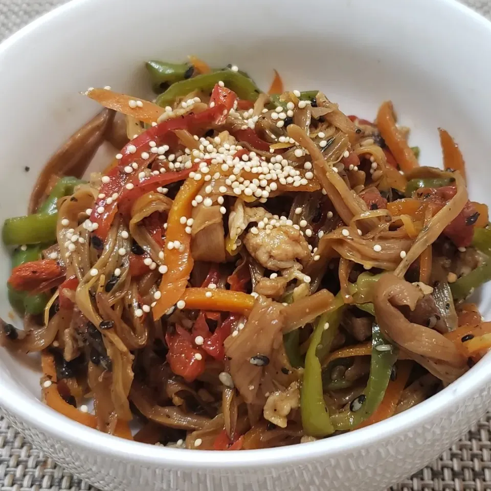 金針菜と豚肉と彩り野菜のきんぴら😋🍴💕|Rikaさん