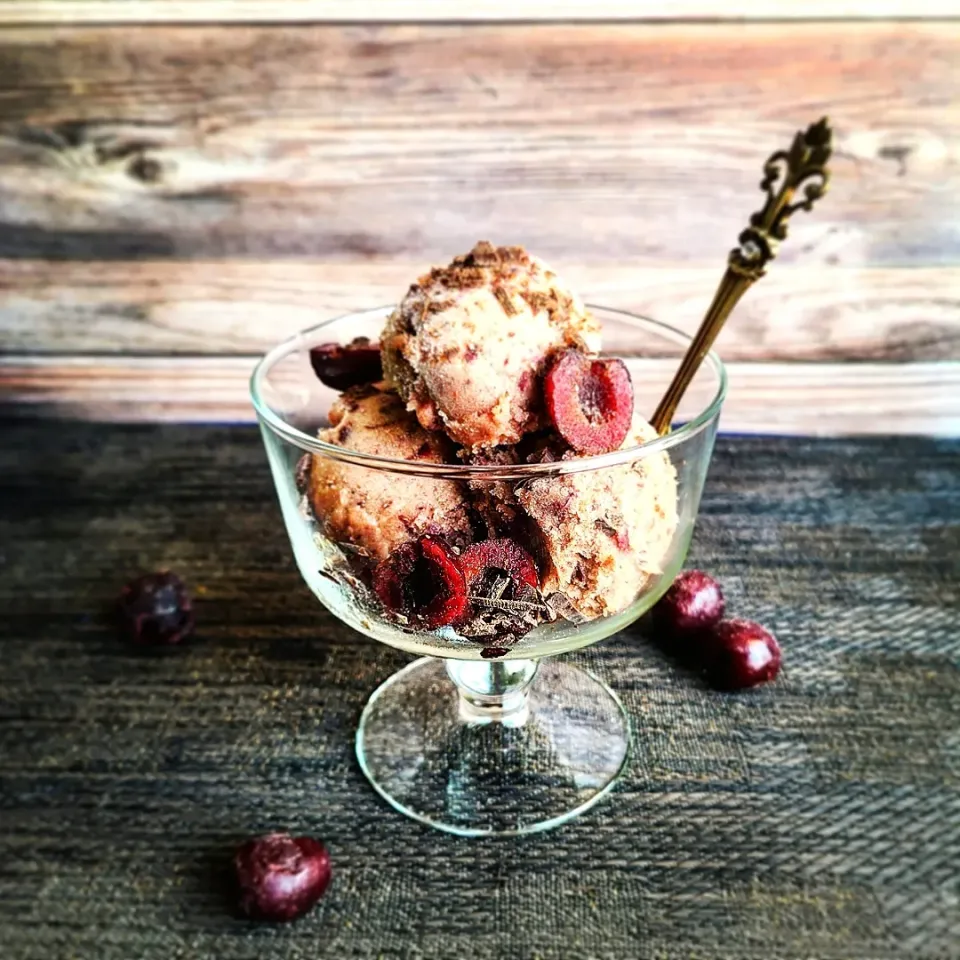 Vegan Cherry Garcia Nice Cream|Jbunny Caféさん