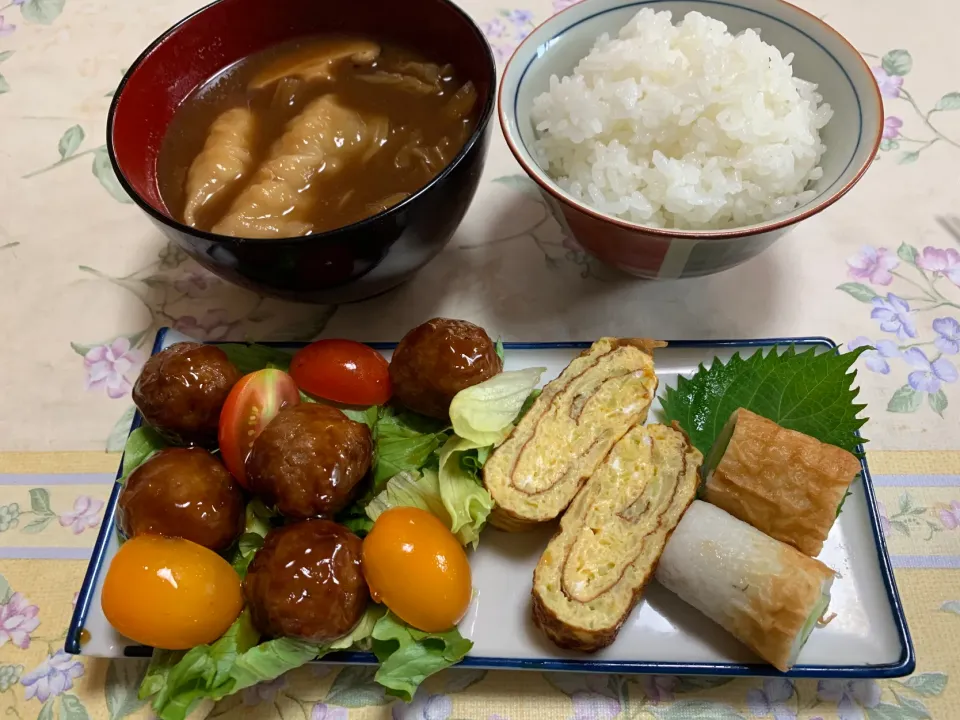 朝ごはん、肉団子、玉子焼き、竹輪、赤出し餃子入り|Isimura Hidekiさん