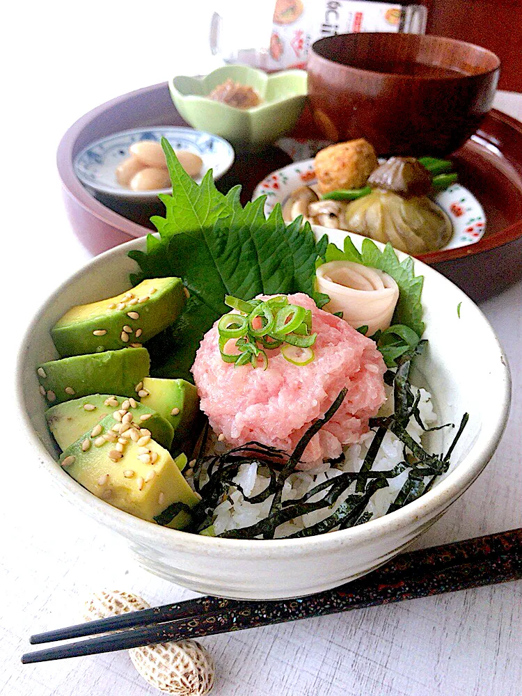 アボカド🥑ねぎトロ丼の夕ご飯|とんちんさん