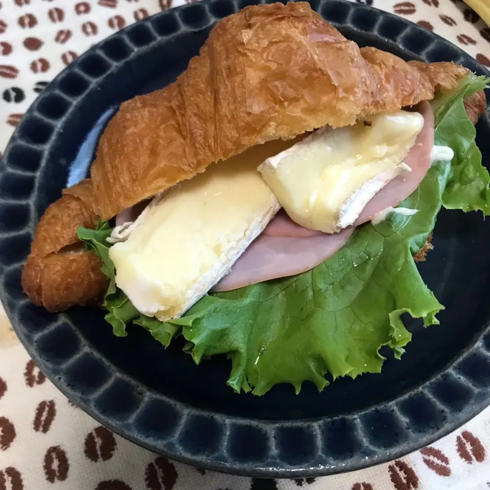 Snapdishの料理写真:クロワッサンサンド🥐|あさかさん