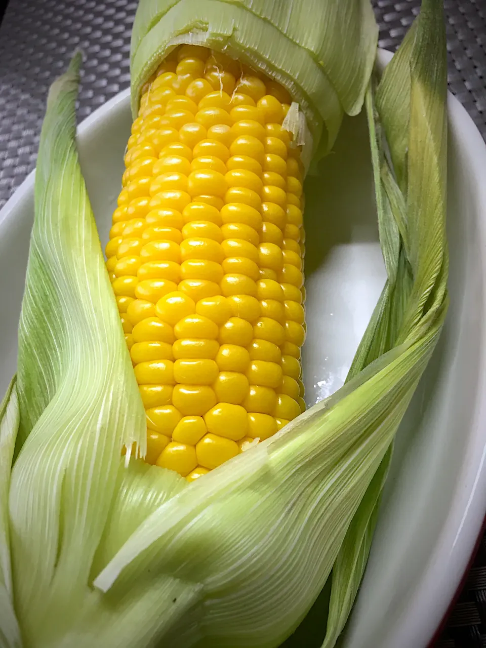 🌽ずるむけコーン🌽|すくらんぶるえっぐさん