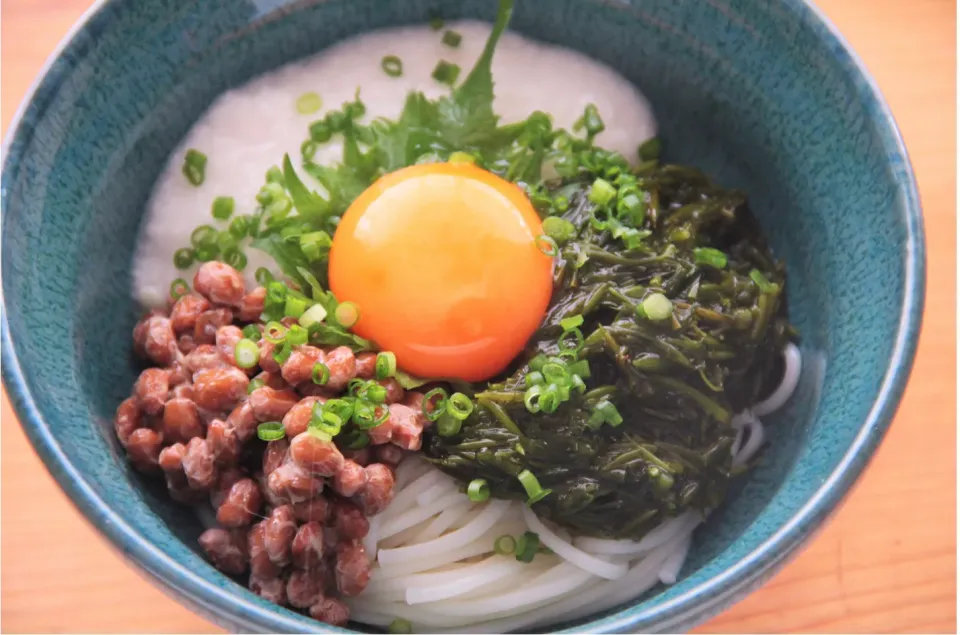 ネバネバパワーで健康に！ アカモクと納豆のとろろ入りそうめん　#料理研究家指宿さゆり|【公式】料理研究家　指宿さゆり≫ｽﾀｼﾞｵ（ｽﾀｯﾌ運営）さん