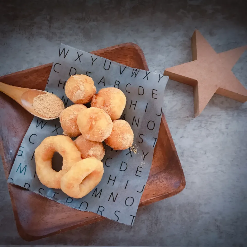 Snapdishの料理写真:お豆腐と米粉のドーナツ🍩|めぐぐさん