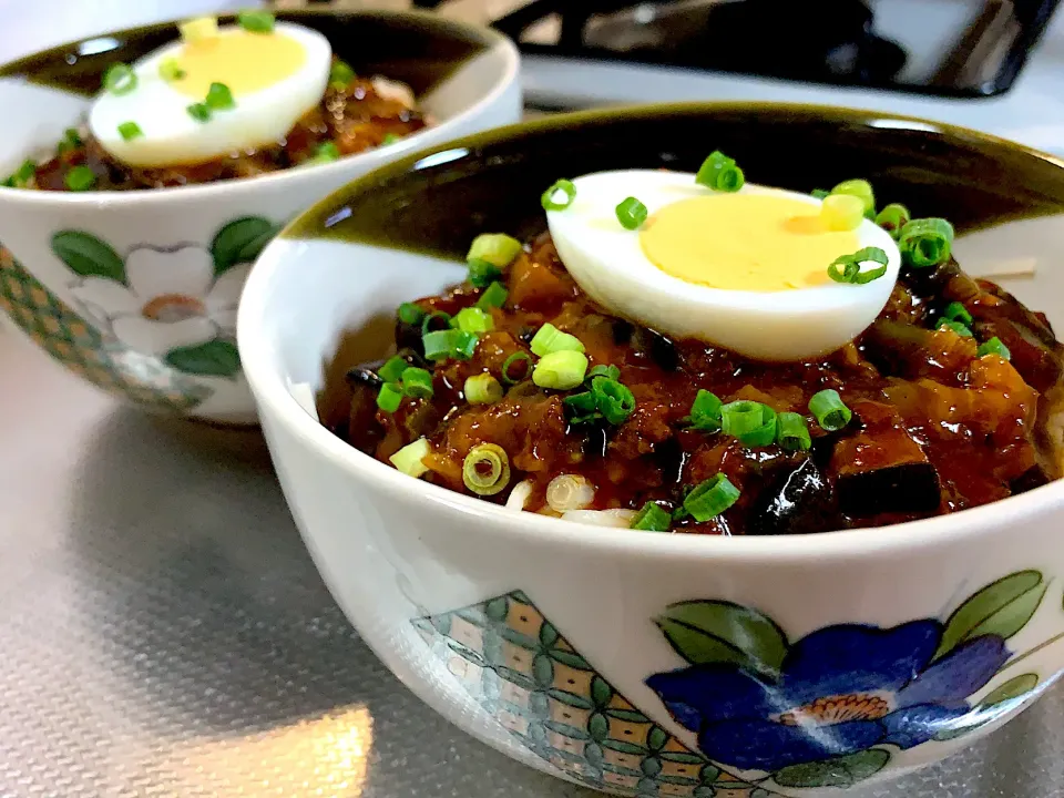 Snapdishの料理写真:麻婆🍆茄子するか、ナスのトマトソース🍅パスタにするか？？悩んだ結果が、これ🤣麻婆ソース、ミートソースの合わせ技に足算しての、ソーメンでいただきました❗️美味い😋|Yukihiko Ishidaさん