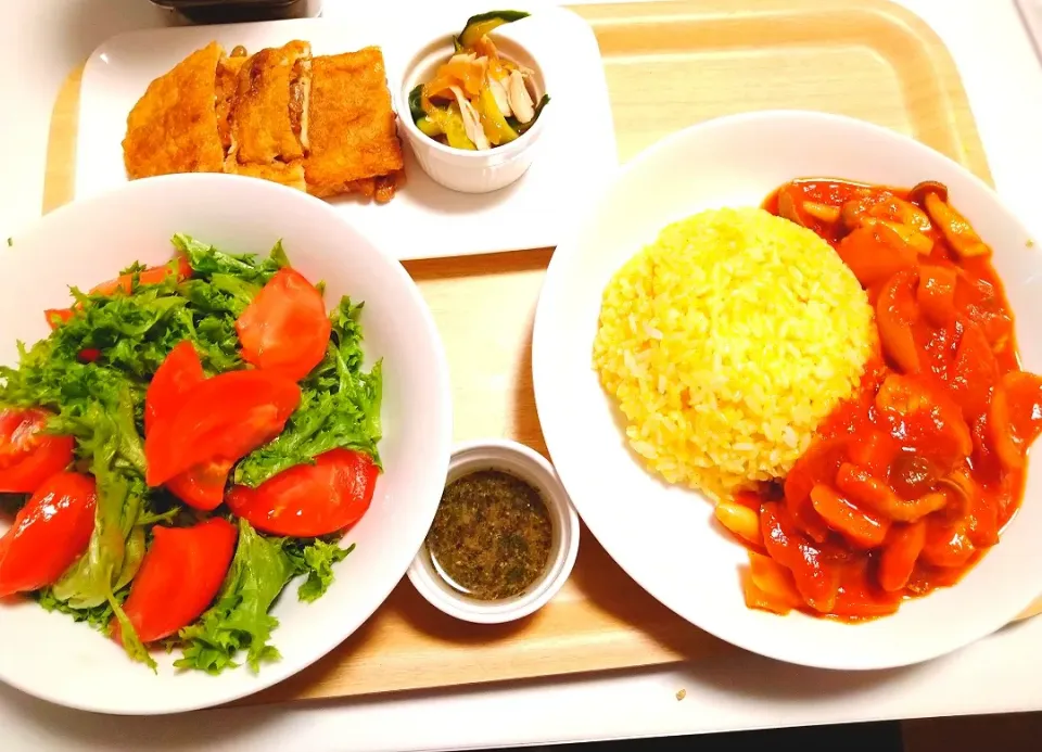 今日のランチはトマトチキンカレー|どらみんさん