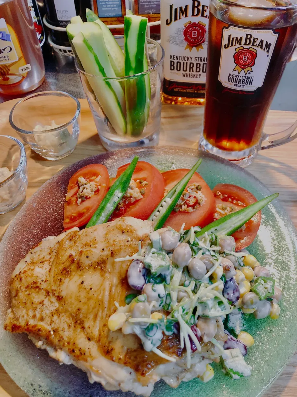 今日の夕飯のアップ⤴️こんな感じです。今日は3食ガッツリでした😅|海斗さん