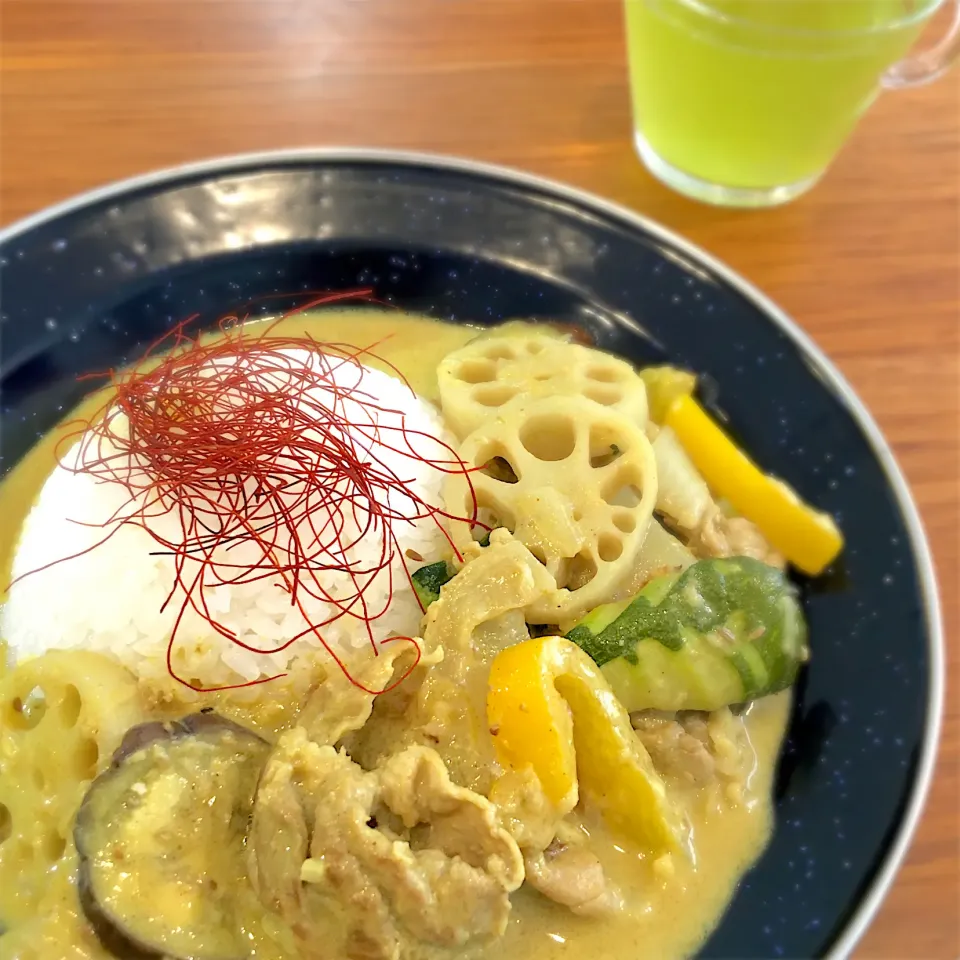 Snapdishの料理写真:ココナッツカレー🍛|くろあおさん