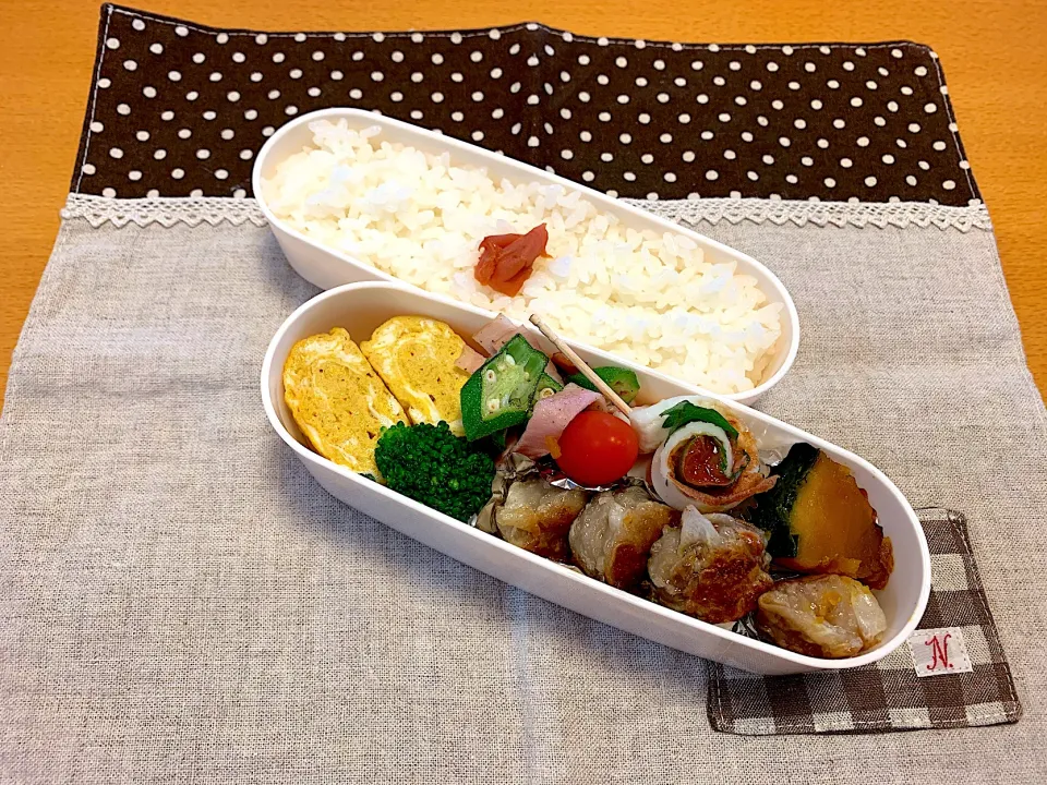 焼き焼売😘卵焼き🥚かぼちゃ煮🎃竹輪大葉梅🌀オクラベーコンソテー  😊🍅🥦🍚|あやこさん