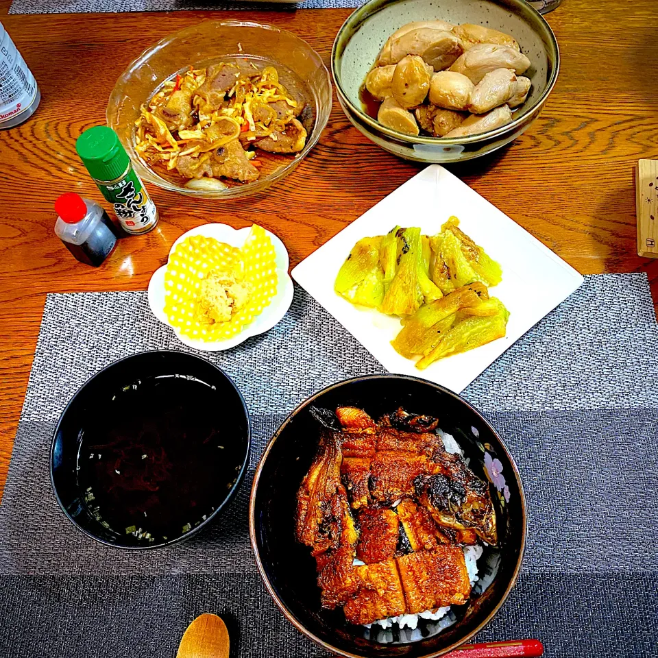 Snapdishの料理写真:鰻丼、里芋煮っ転がし、焼きなす、もずくスープ|yakinasuさん