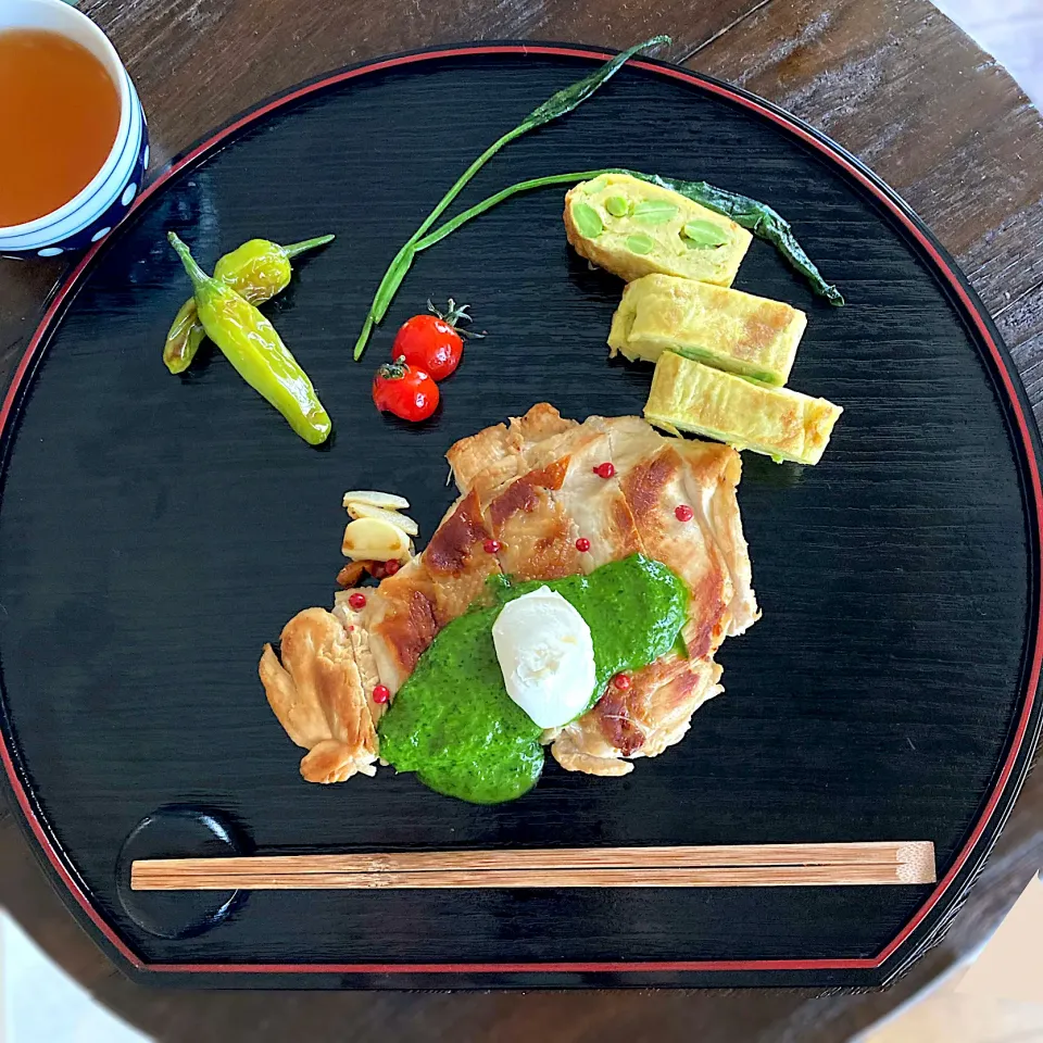 めぐぐさんの料理 チキンステーキ🍽✨ほうれん草🥬のソースをかけて頂きました(*´˘`*)♡.｡.:*･゜|Kさん