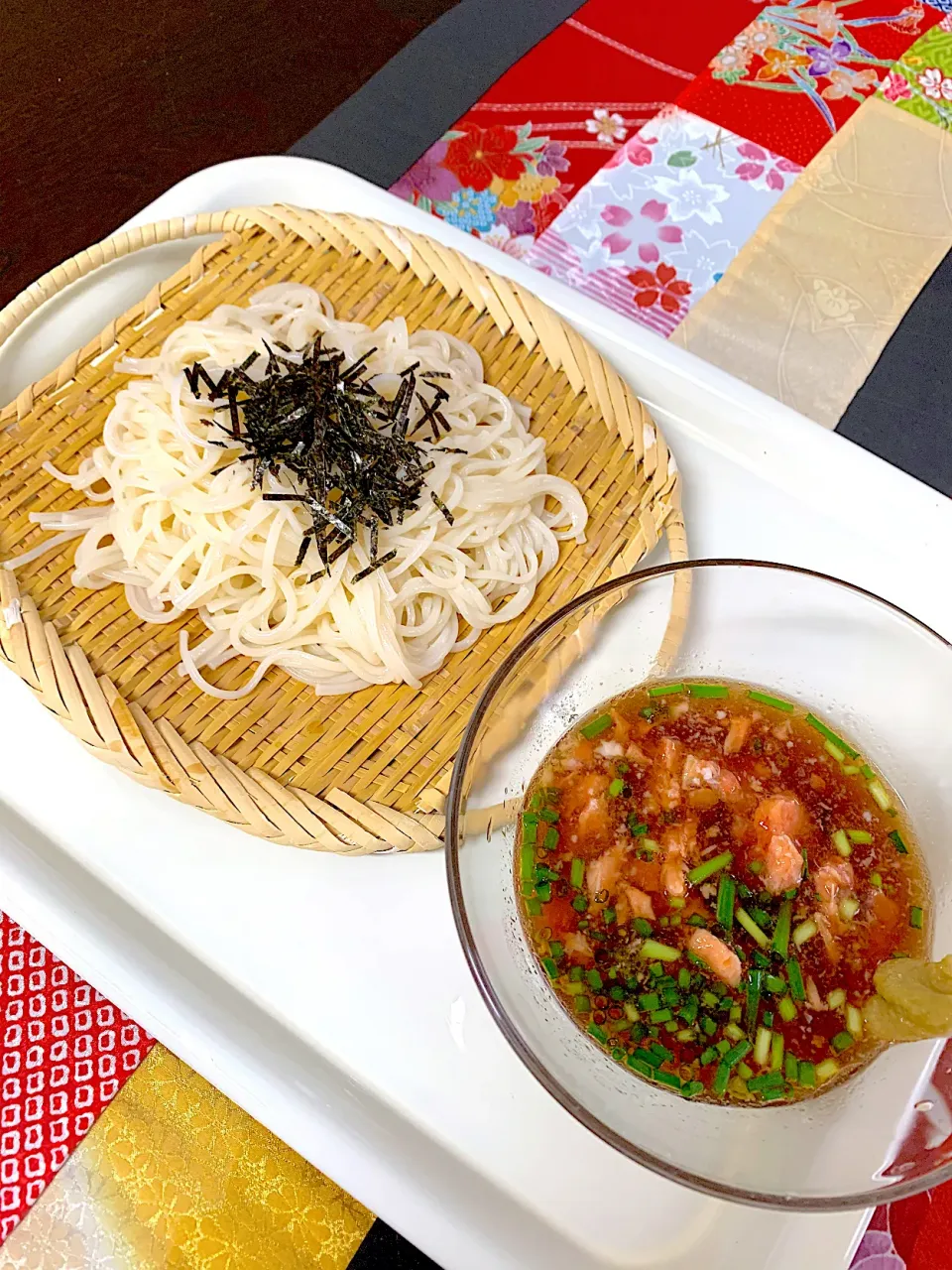 冷やし半田麺　鮭の中骨缶入りツユで😋|プクママさん