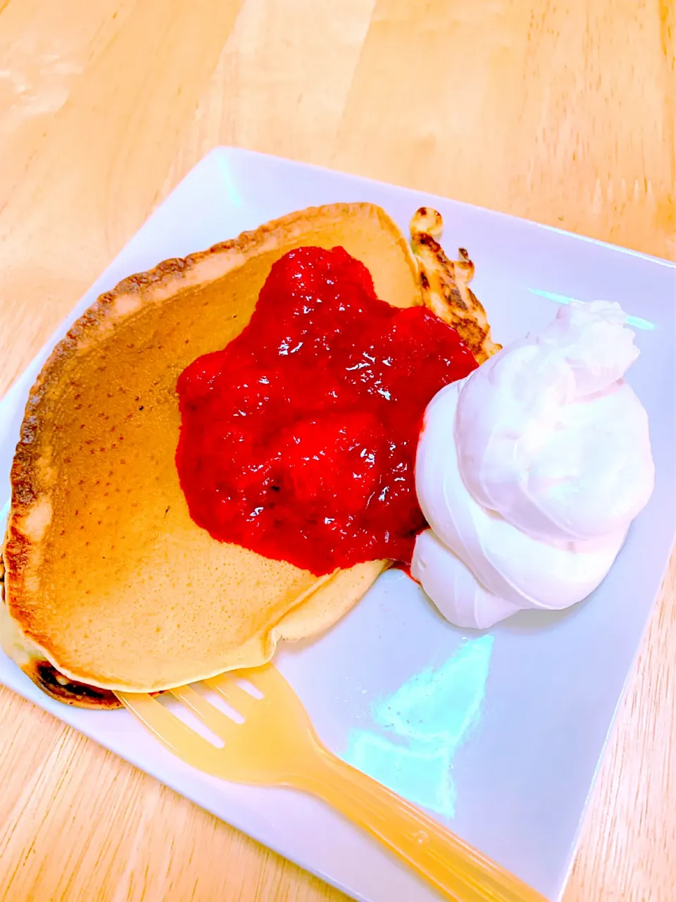 ホームメイドの苺ソースでパンケーキ🍓|キャママさん