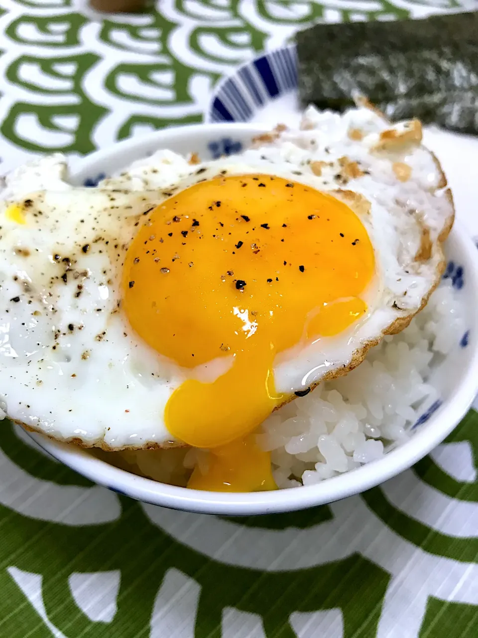 おはよう目玉焼きのっけ丼|morimi32さん