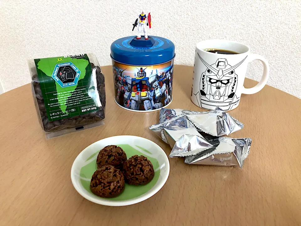 THE GUNDAM BASE ガンダム缶クランチ & ジャブローコーヒー|T. Wonderさん