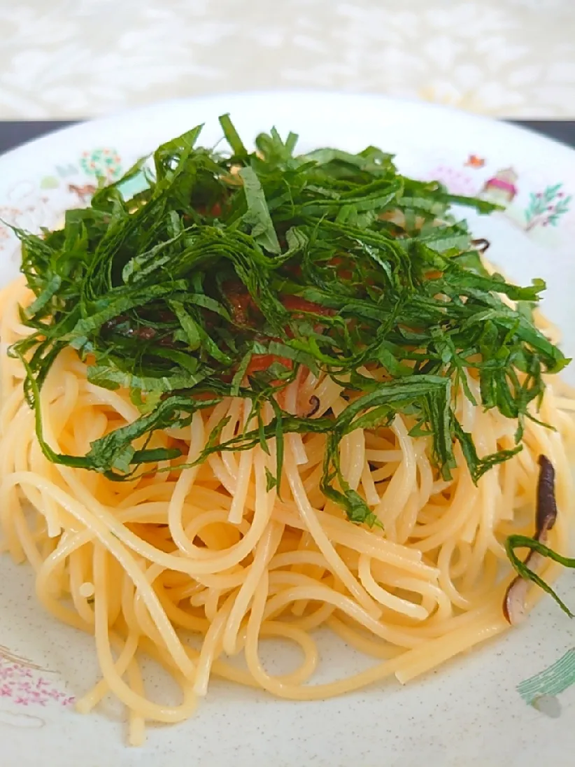 大葉たっぷり塩昆布と椎茸のパスタ

コバやんさんのパスタを参考にアレンジさせて頂きました✌️

椎茸は少し日に干しました。
栄養価アップ⤴️|🍒ふみりん🍒さん