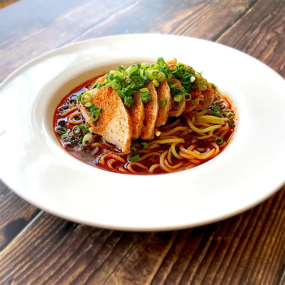 サラダチキンと流水麺でよだ冷麺🔥|Fuji's kitchenさん