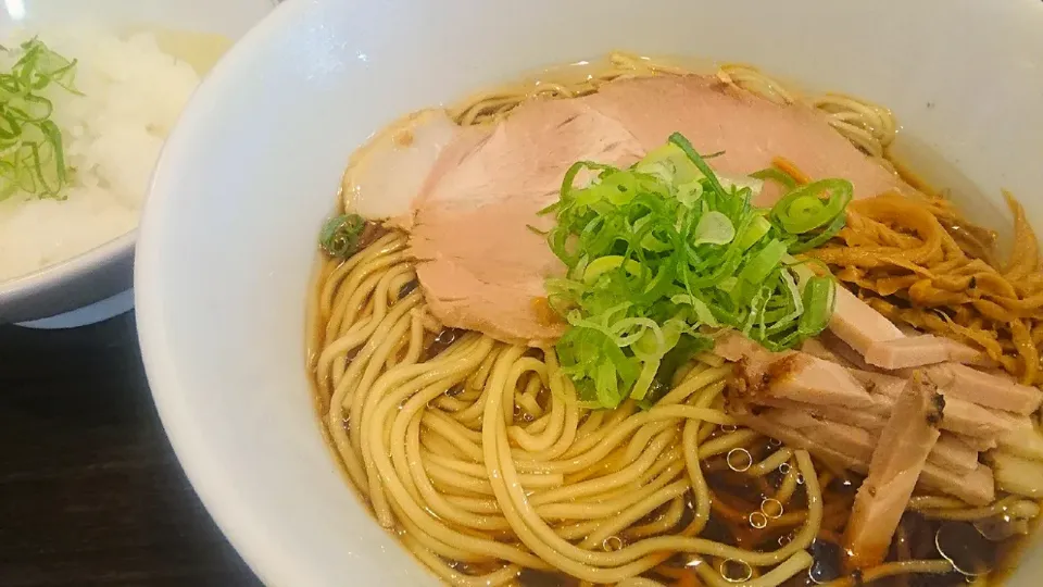 【9/1までの限定】
ラーメンかしわぎ
冷やしラーメン醤油（700円）
＋追い飯（100円）
＠東中野
（JR新大久保駅から徒歩21分）
20182|大脇さん