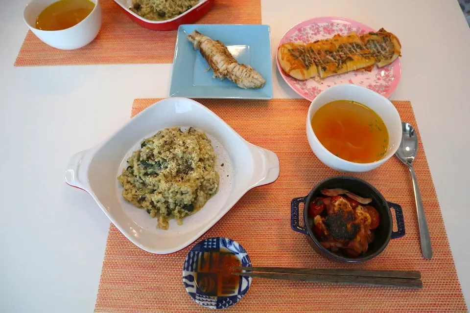 今日の昼食 玄米リゾット、ミニトマトのタルタルソース焼き、人参のコンソメスープ、ふぐのたたき、高菜明太パン|pinknari🐰🌈さん